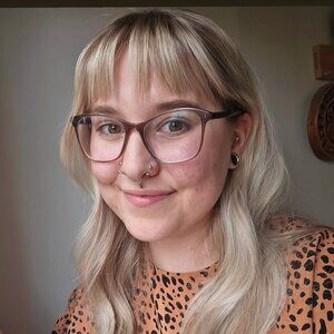 Meet your Posher, Khalia